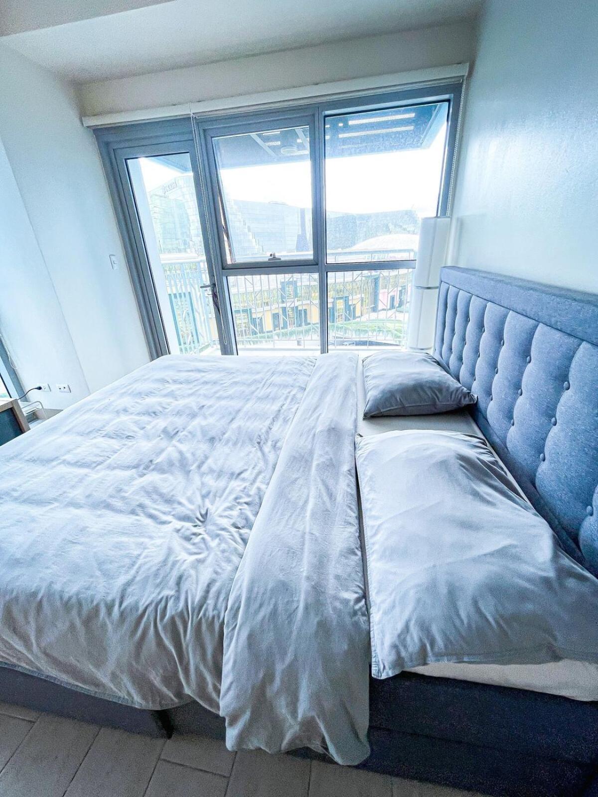 Luxury 2br Corner Near Solaire & Okada Ii Sunset Manila