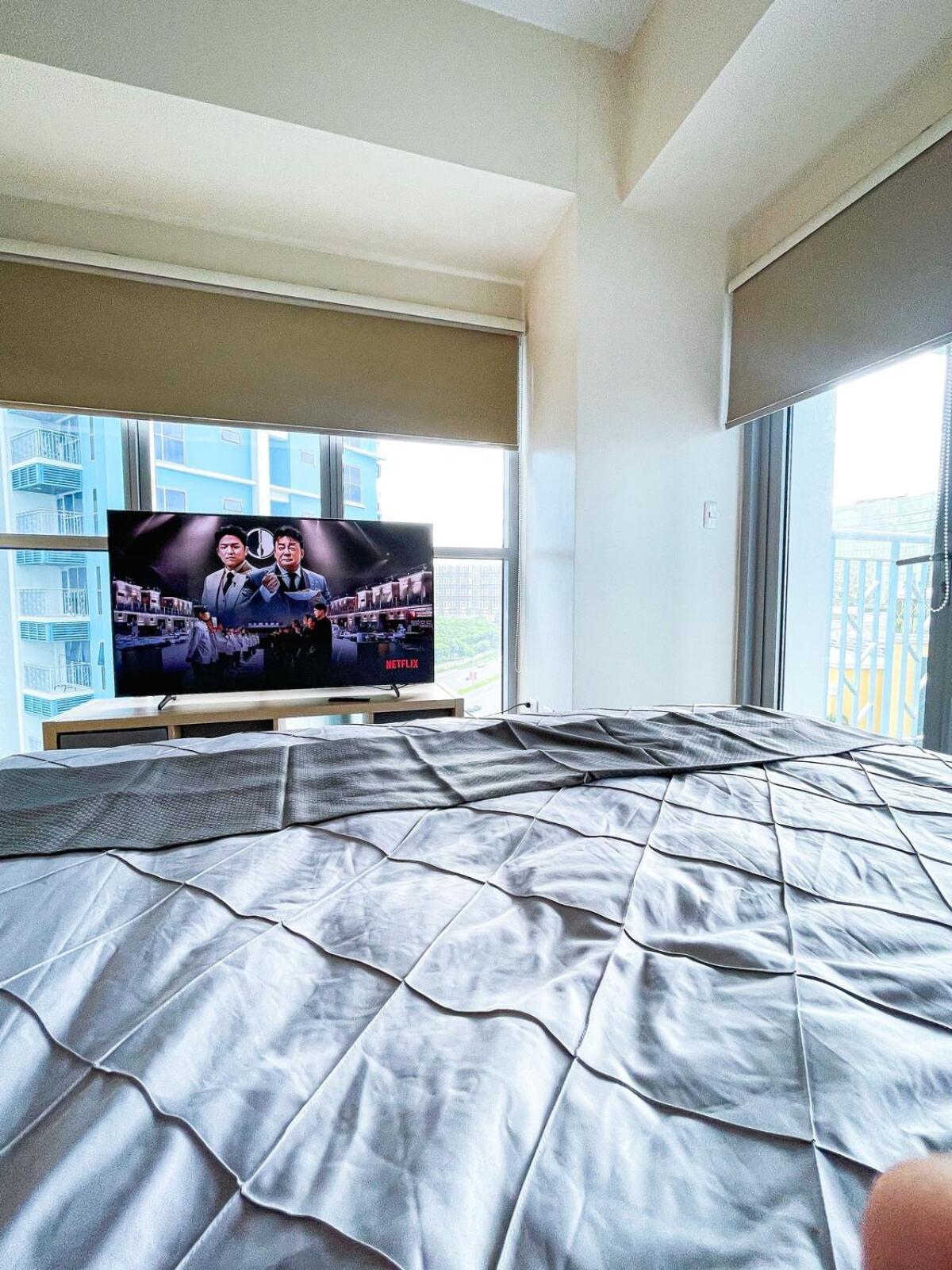 Luxury 2br Corner Near Solaire & Okada Ii Sunset Apartment