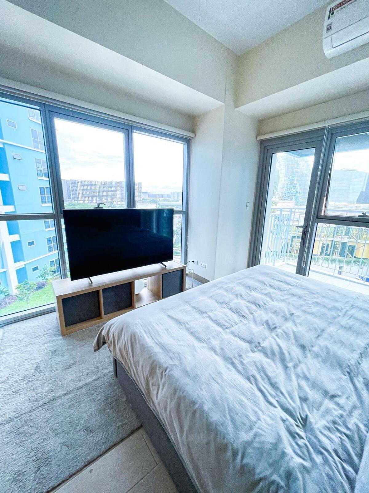 Luxury 2br Corner Near Solaire & Okada Ii Sunset Apartment Manila