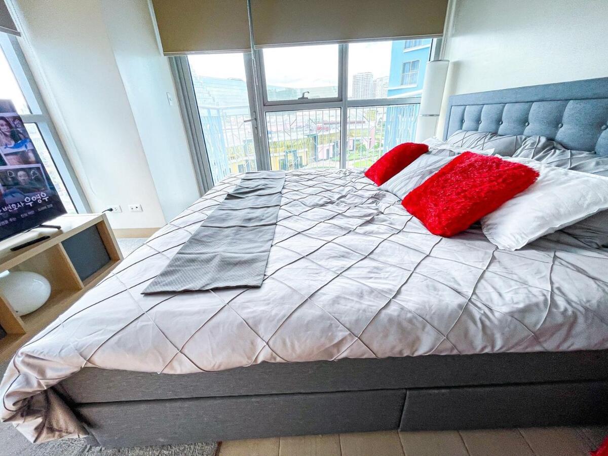 Apartment Luxury 2br Corner Near Solaire & Okada Ii Sunset