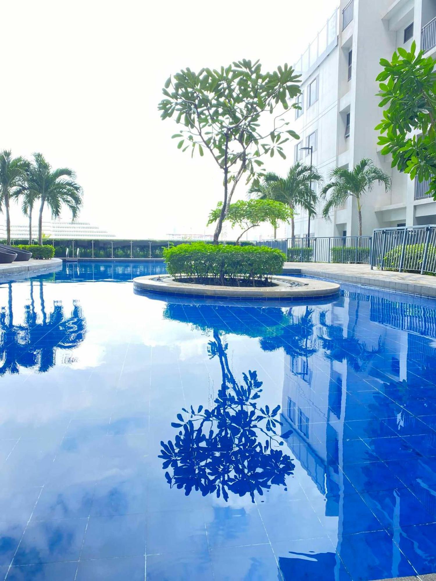 Luxe Shore2 Residences Apartment