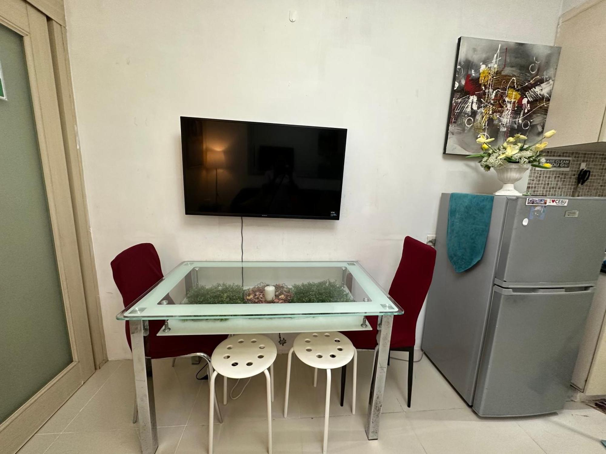 Apartment Staycation Near Moa By Jen *