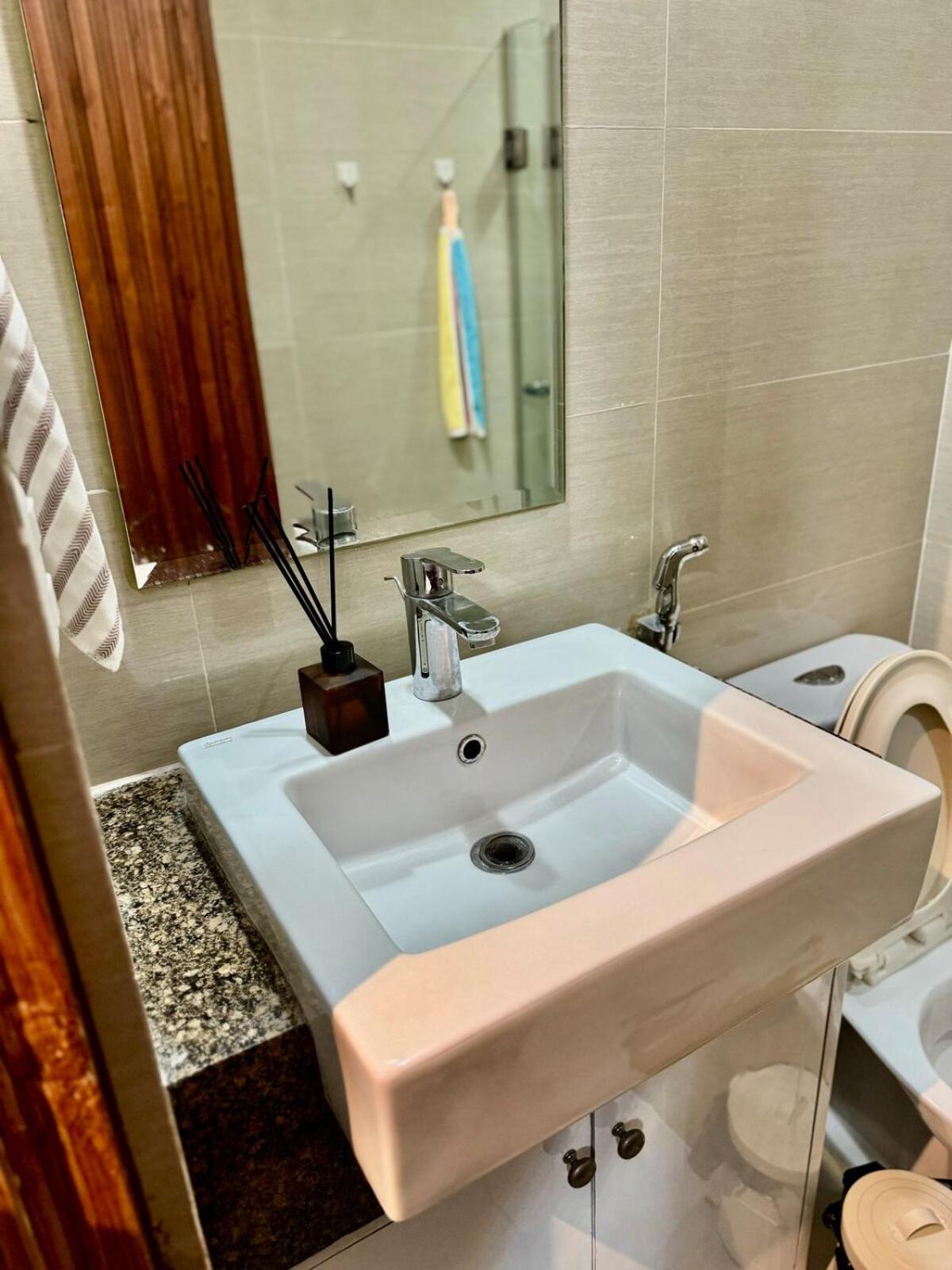 Apartment Affordable Near Airport 123