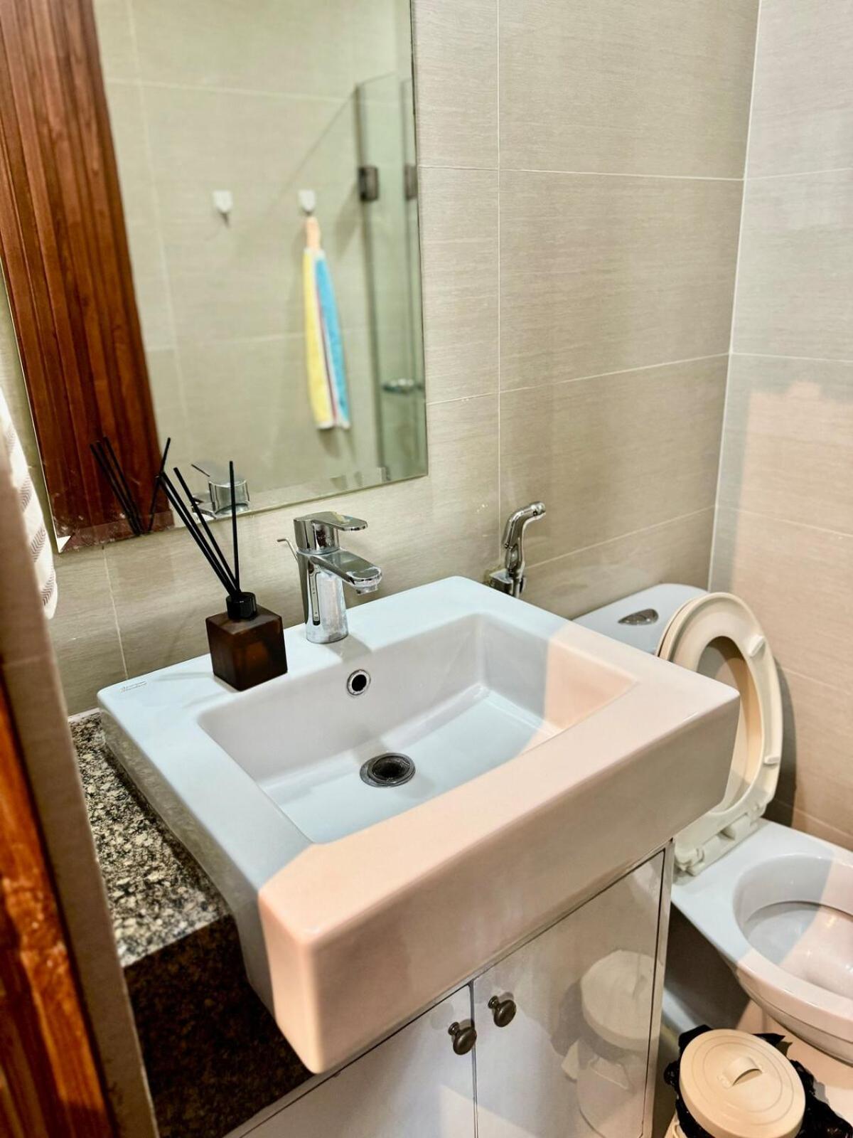 Affordable Near Airport 123