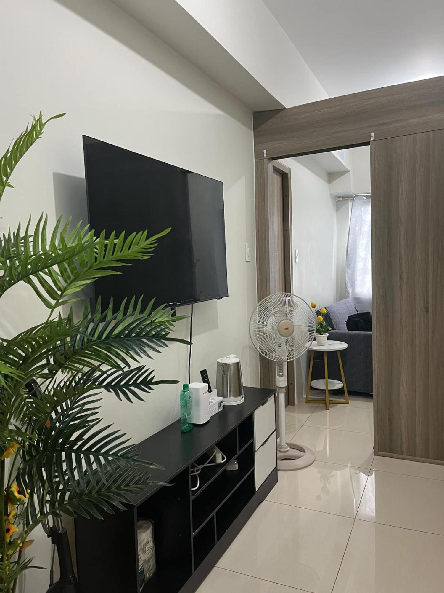 Entire Unit With Balcony At Smdc Field Residences, Behind Sucat Near Naia * Manila