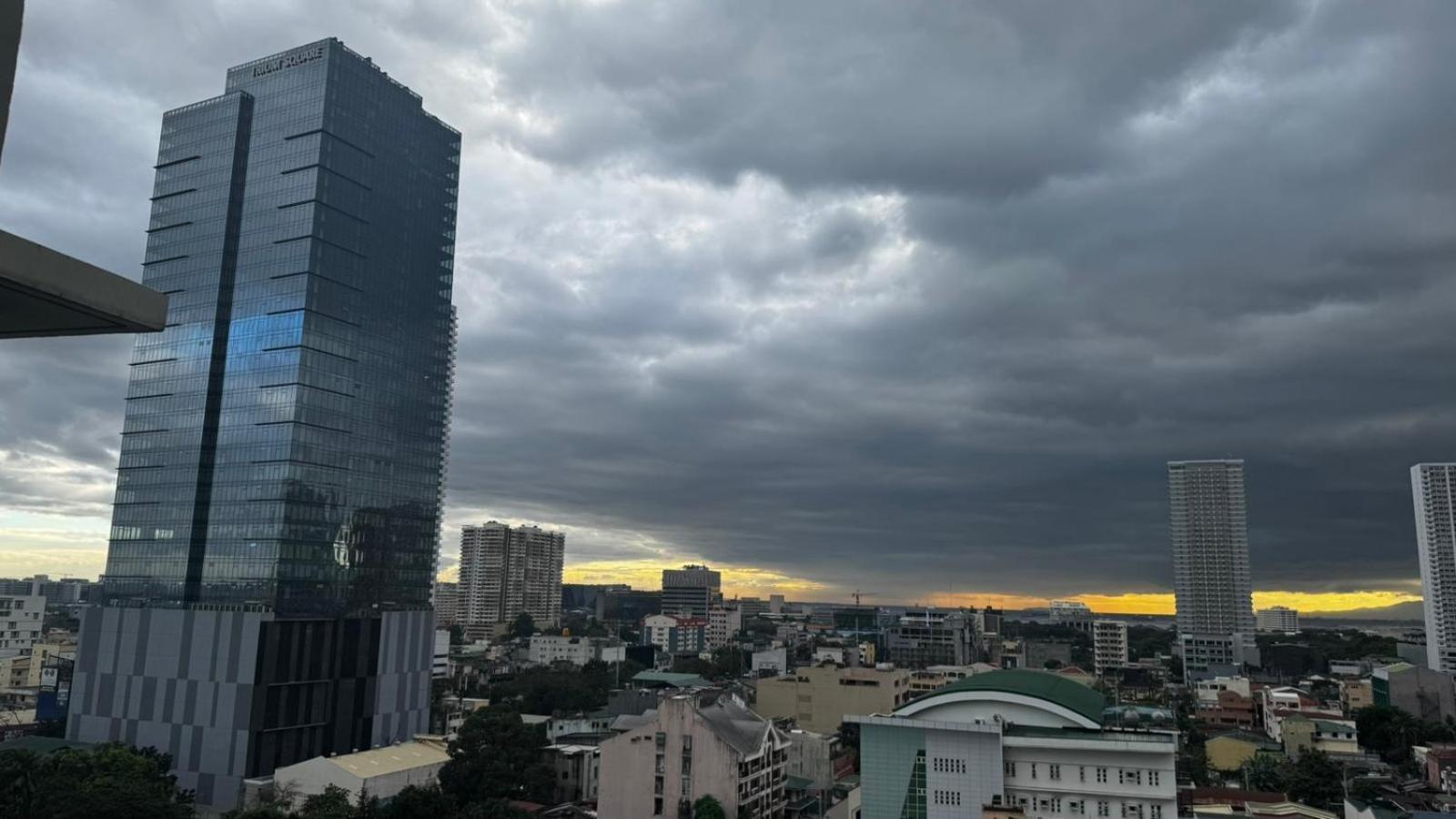 La Suitez 1420 I Skyline Views & Luxe Near Moa * Manila