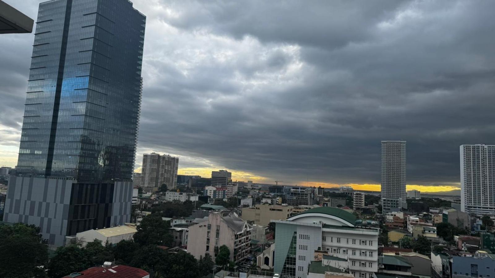 La Suitez 1420 I Skyline Views & Luxe Near Moa Manila