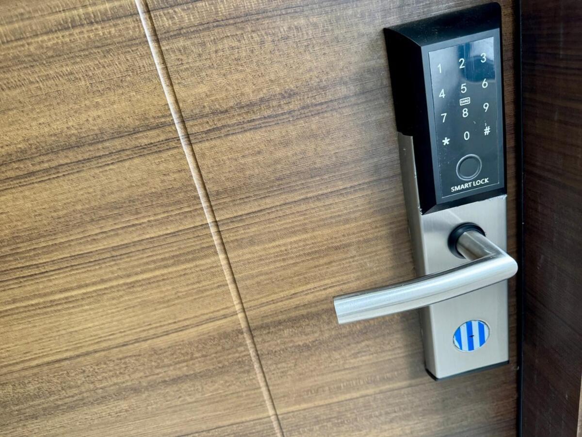 Executive Air Style Comfort Makati 300 Mbps Apartment *