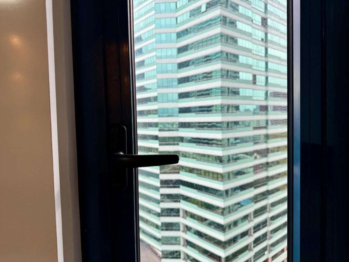 Executive Air Style Comfort Makati 300 Mbps Manila