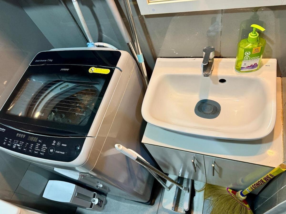 Apartment Executive Air Style Comfort Makati 300 Mbps Manila