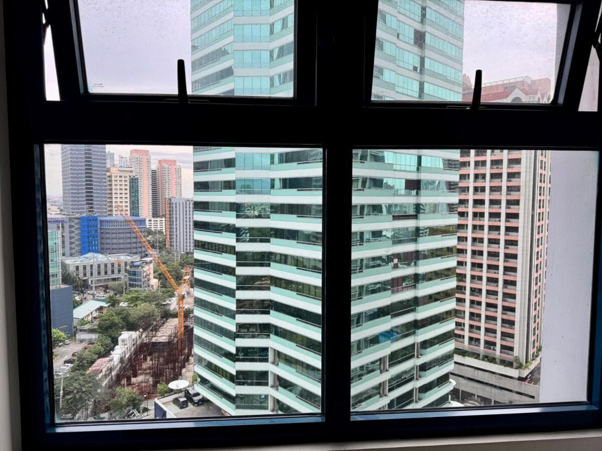 Apartment Executive Air Style Comfort Makati 300 Mbps Manila