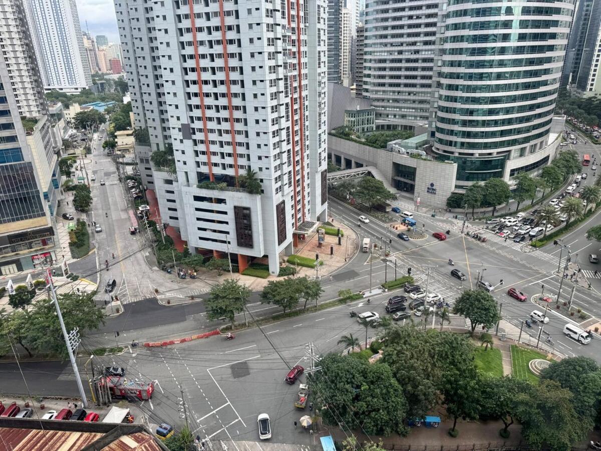 Executive Air Style Comfort Makati 300 Mbps
