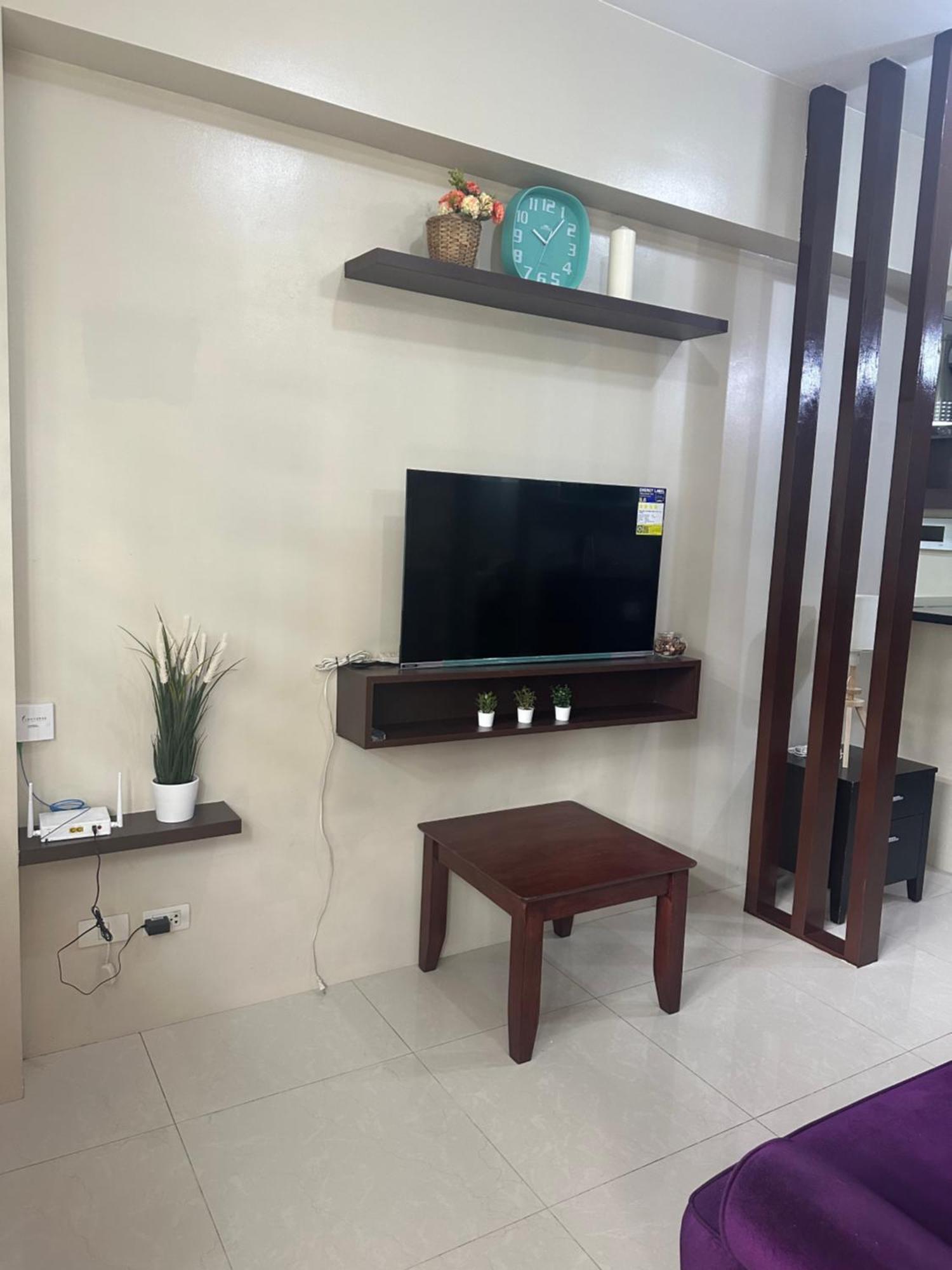 One Palm Tree By Melba Type * Manila