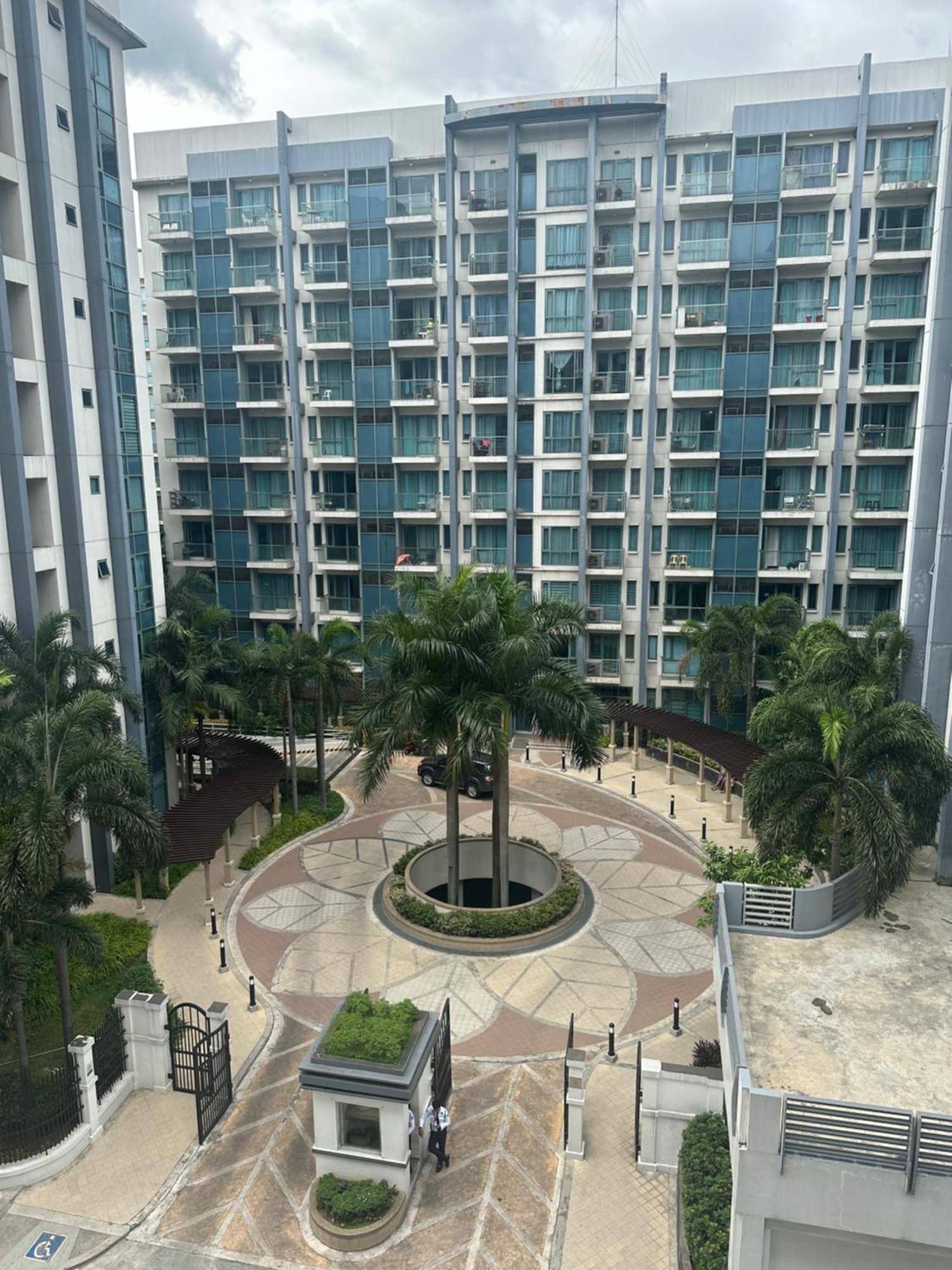 One Palm Tree By Melba Type * Manila