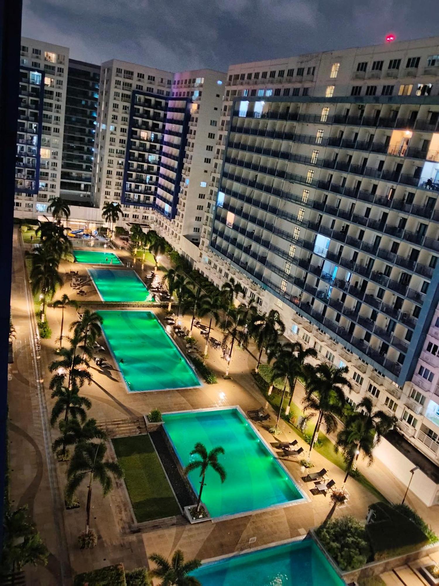 Sea Residences Moa Complex By Mj * Manila