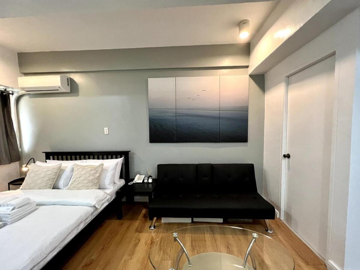 Newly Renovated Penthouse With Balcony Park View Apartment