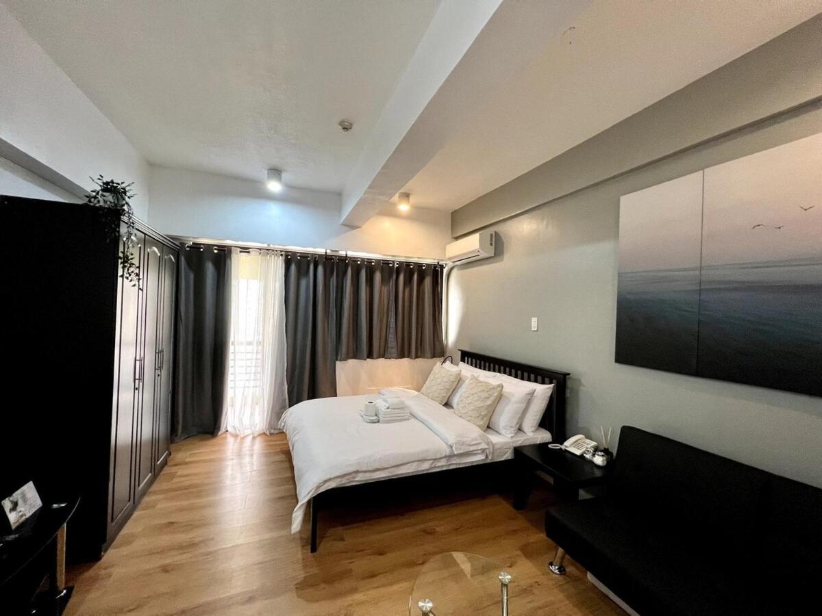 Newly Renovated Penthouse With Balcony Park View Apartment Manila