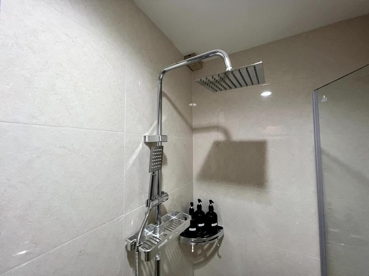 Apartment Newly Renovated Penthouse With Balcony Park View Manila