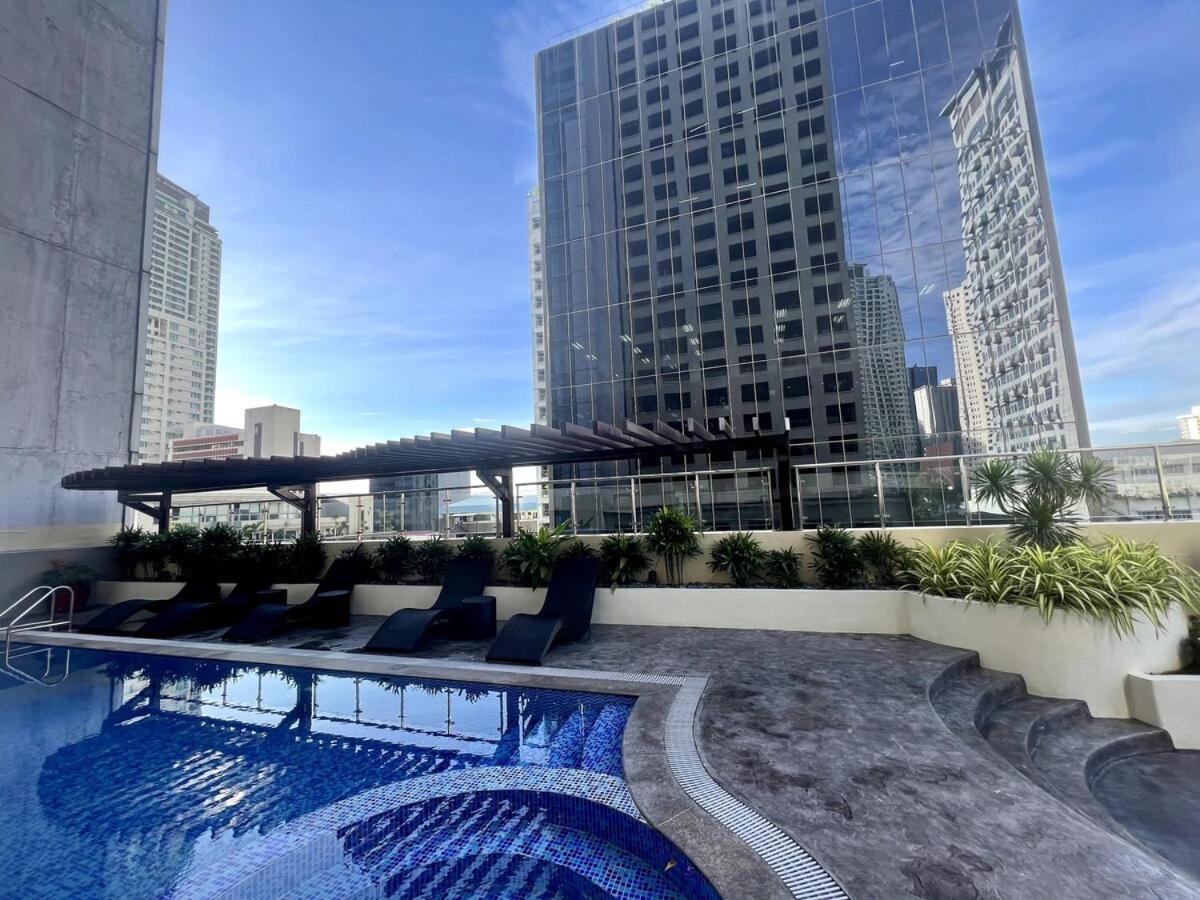 Newly Renovated Penthouse With Balcony Park View