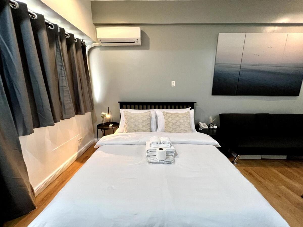 Newly Renovated Penthouse With Balcony Park View * Manila
