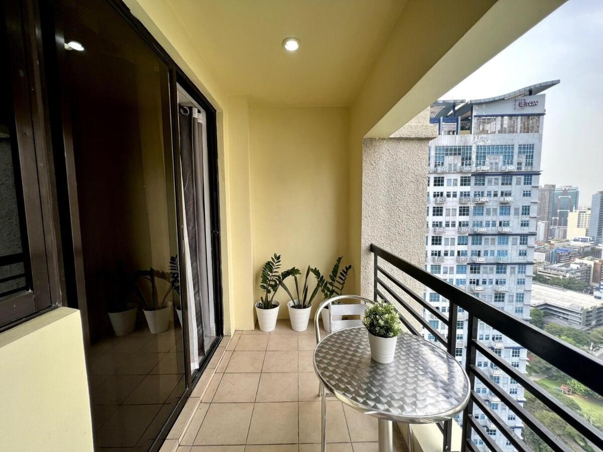 Newly Renovated Penthouse With Balcony Park View