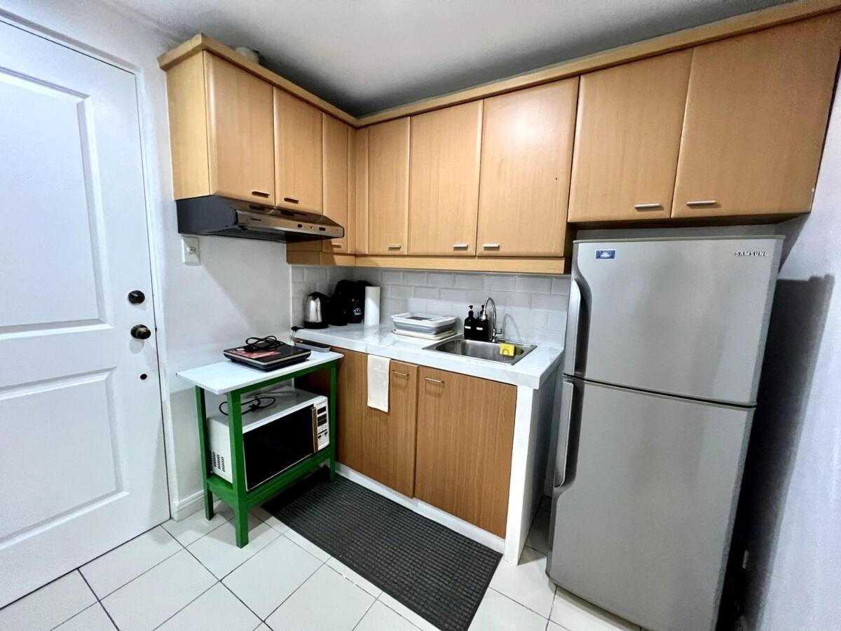 Newly Renovated Penthouse With Balcony Park View Apartment
