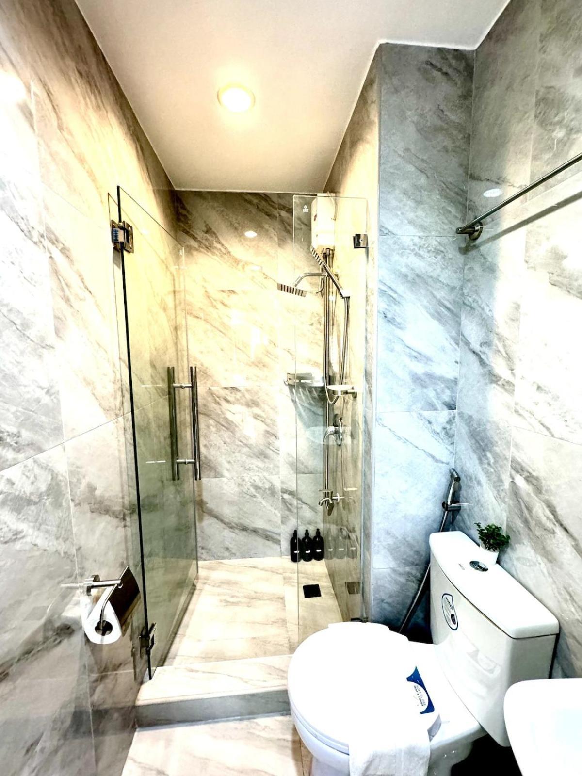 New! With Balcony & Park View In Greenbelt * Manila