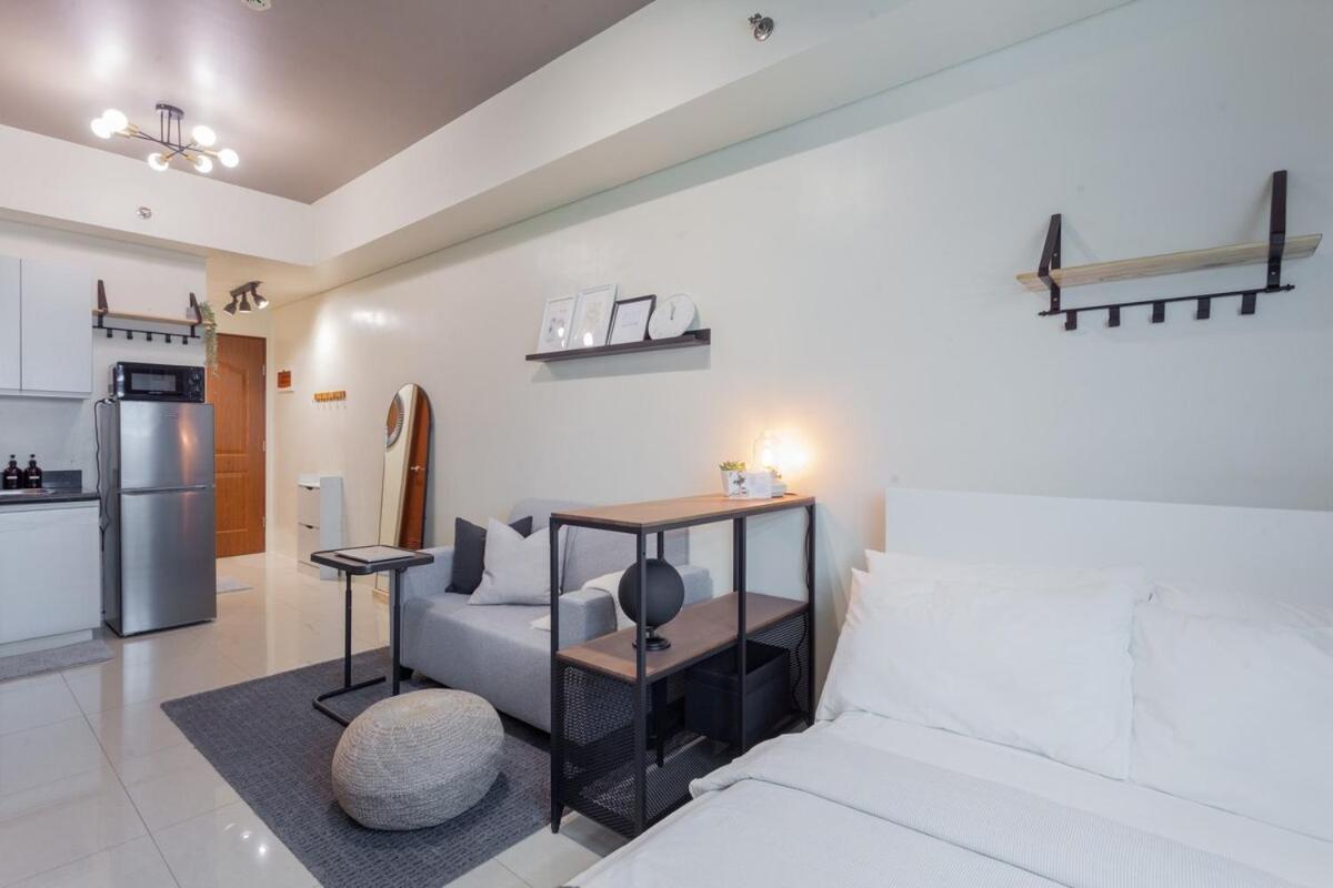 Makati Near Naia & Greenbelt - Free Parking!