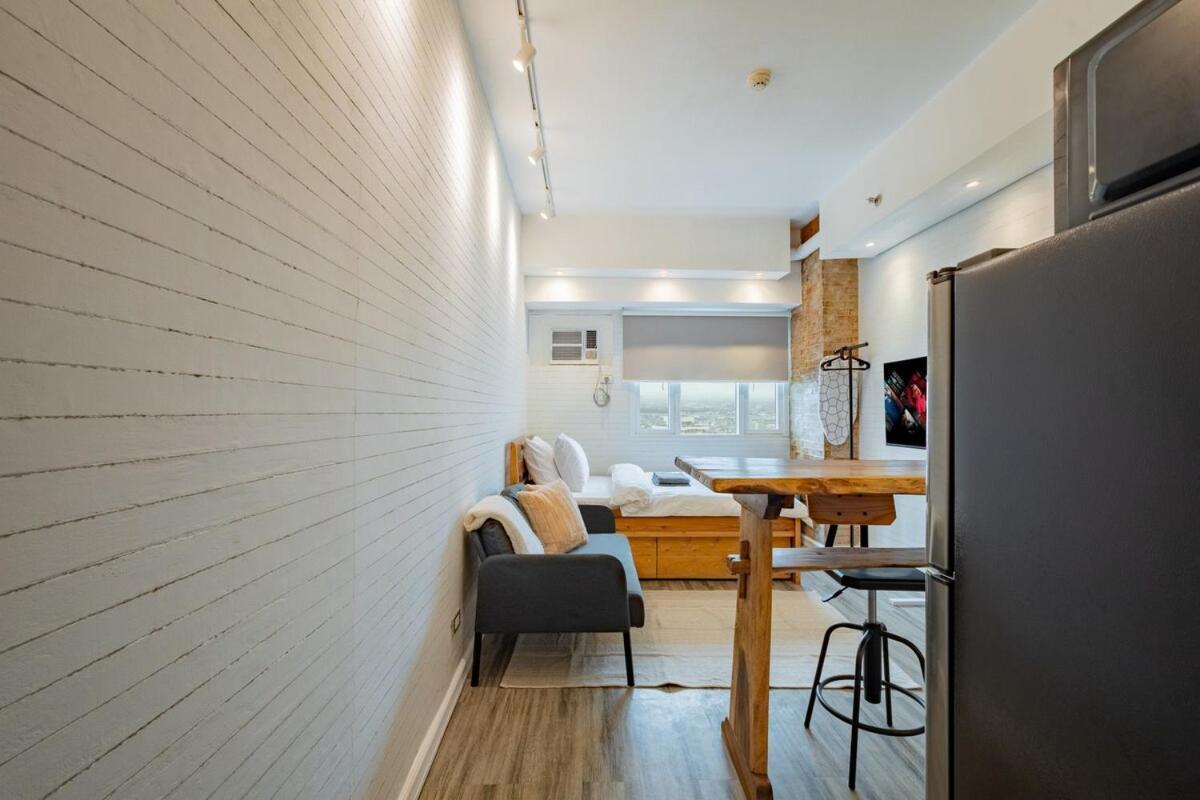Very Cozy Makati With Free Parking & Pool Apartment Manila