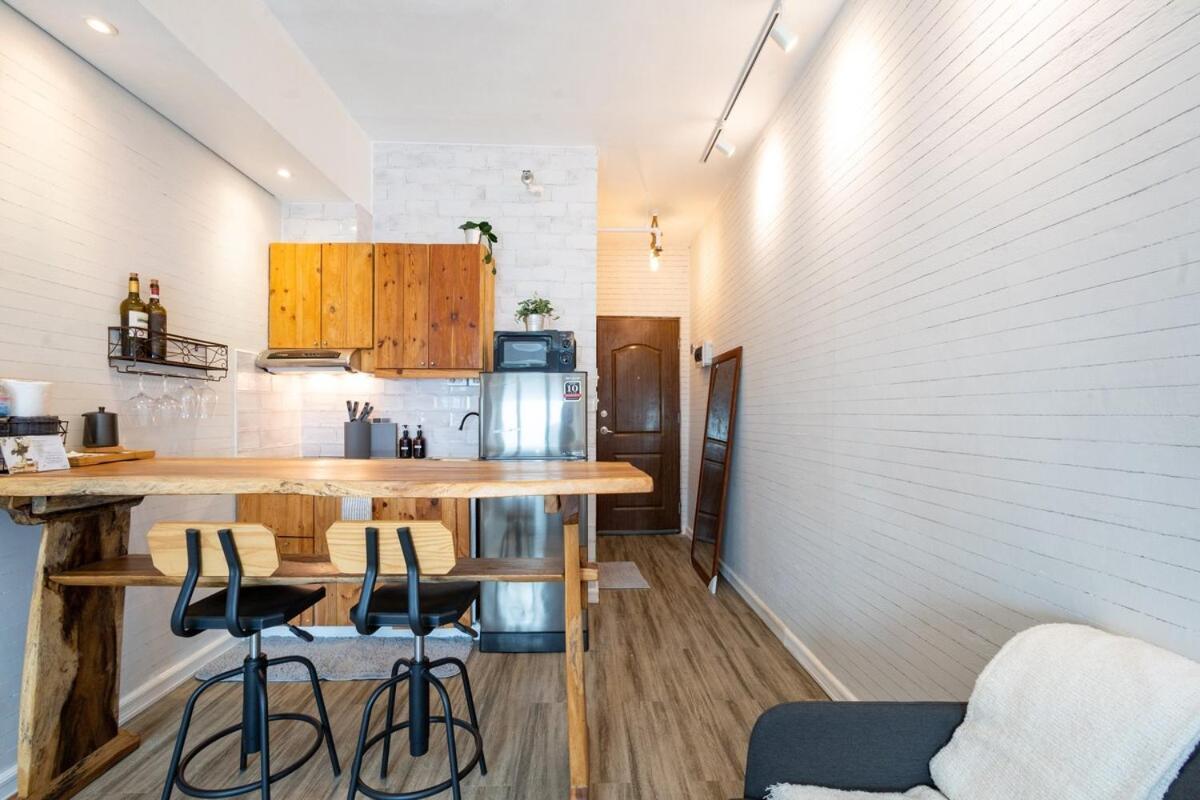 Very Cozy Makati With Free Parking & Pool *