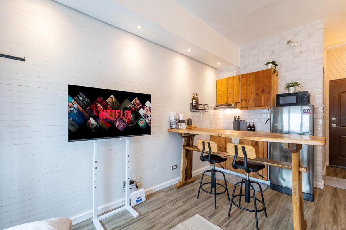 Very Cozy Makati With Free Parking & Pool Apartment *