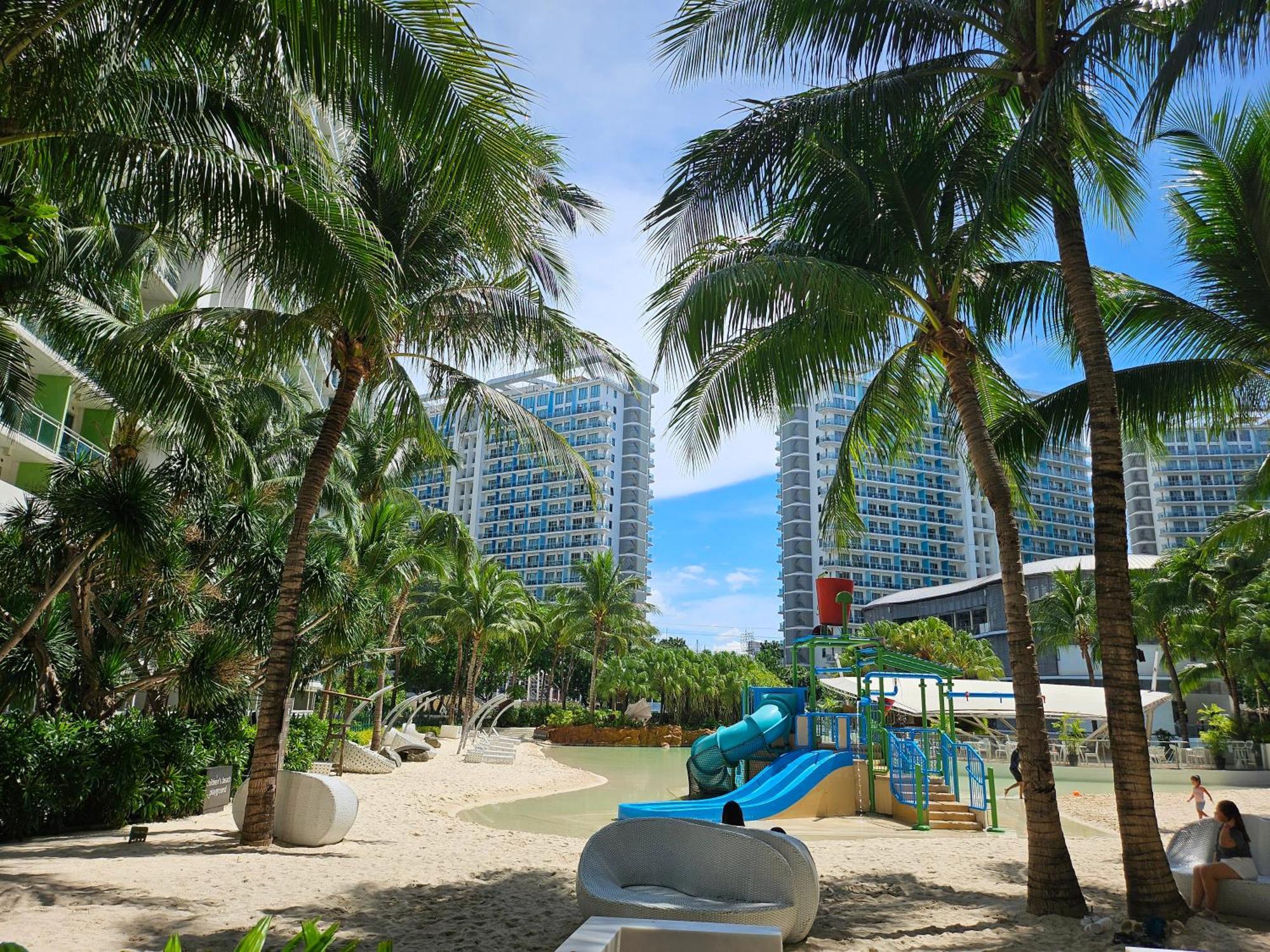 One Bedroom At Azure Urban Near Airport Apartment