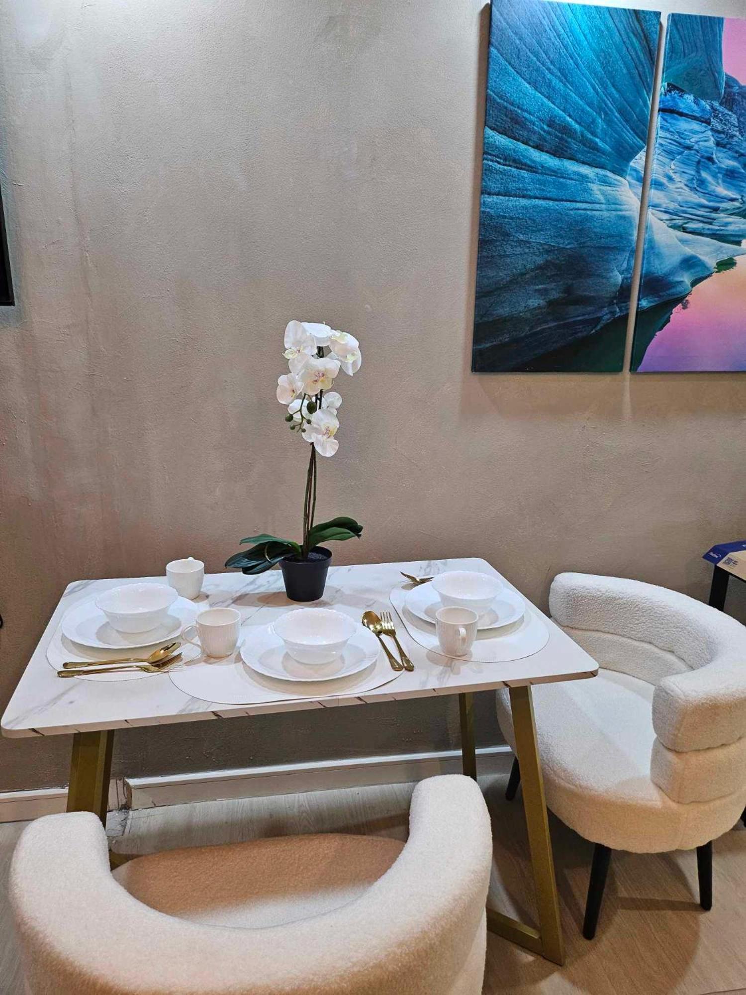 Apartment One Bedroom At Azure Urban Near Airport *