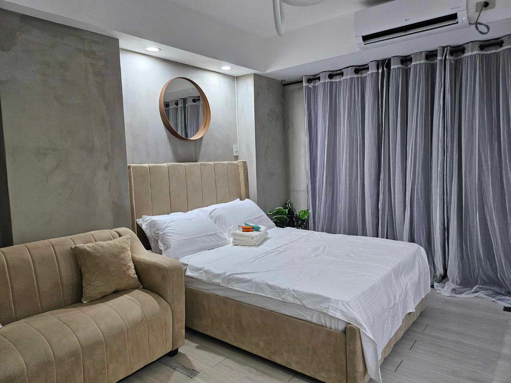 Apartment One Bedroom At Azure Urban Near Airport