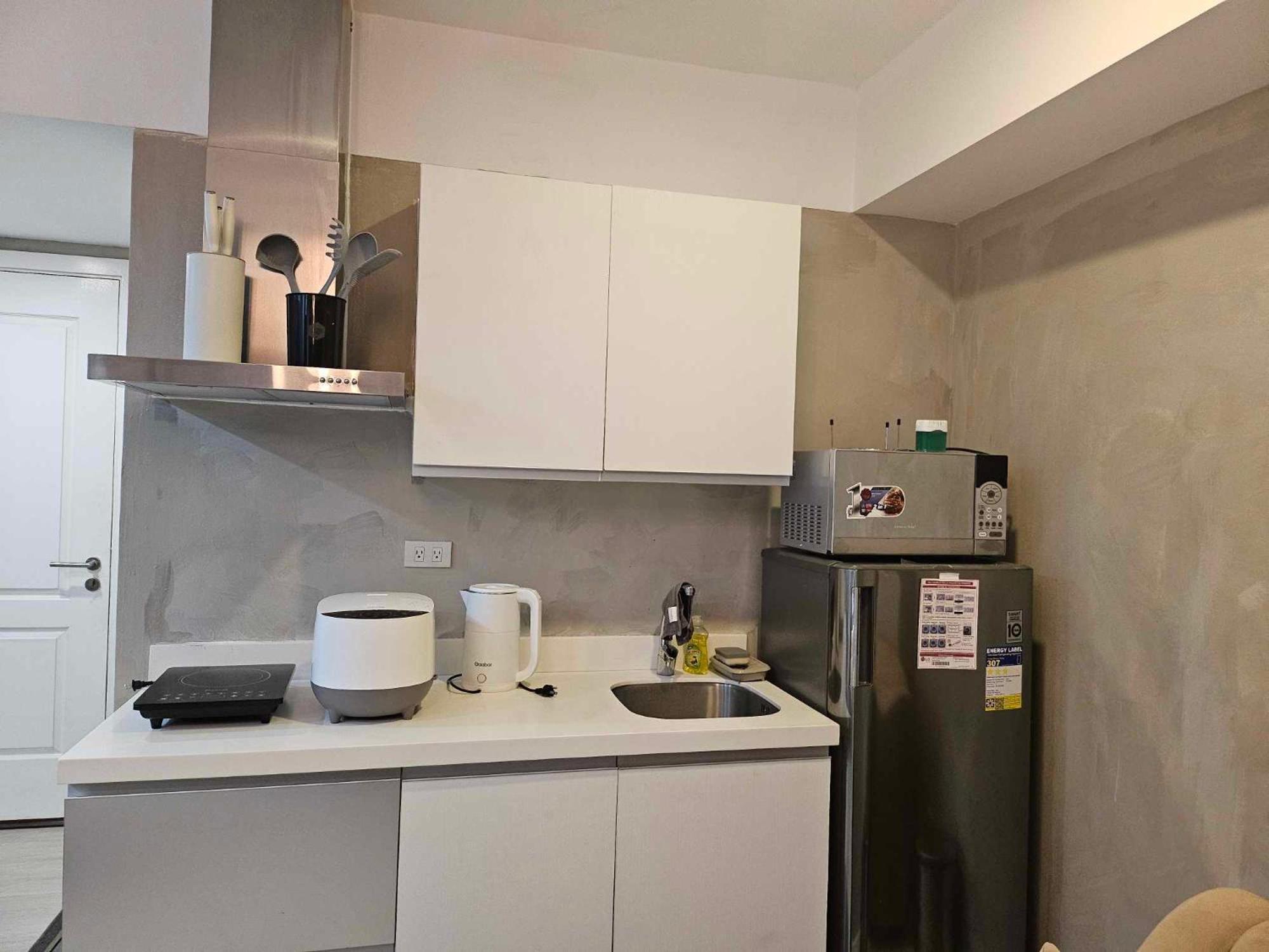 Apartment One Bedroom At Azure Urban Near Airport *
