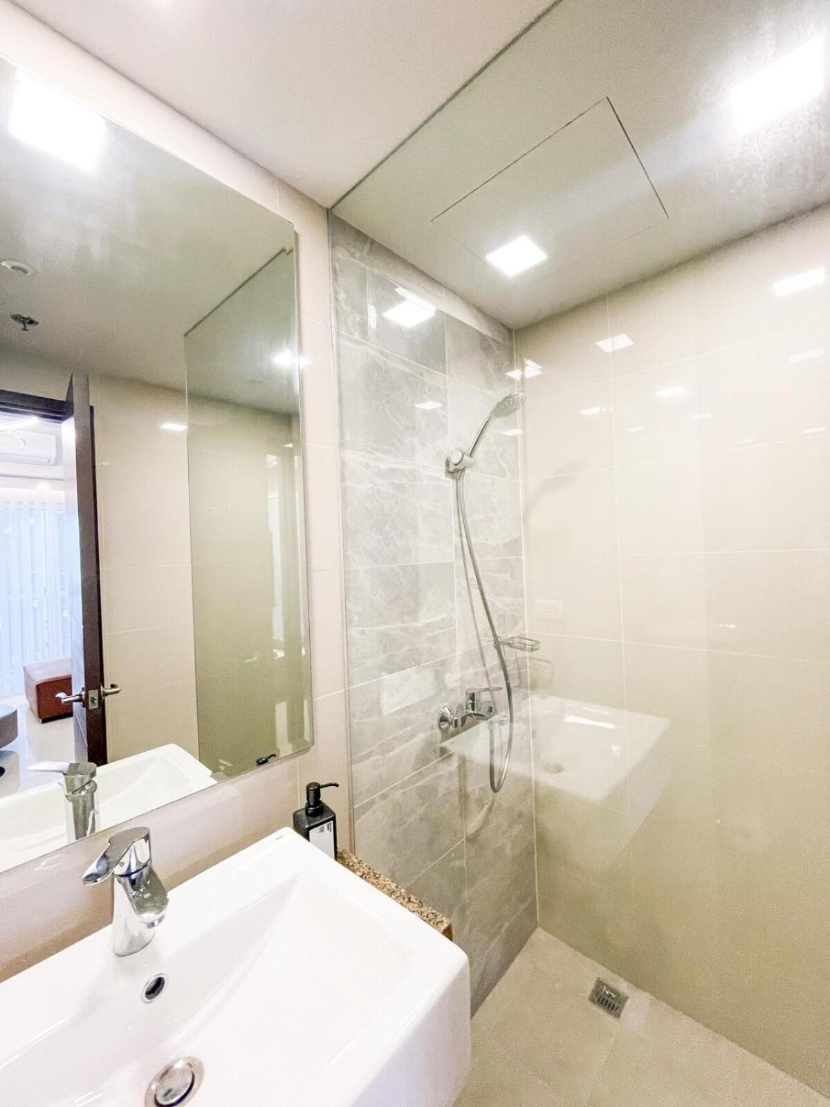 Luxurious 2br With Bay Sunset Ii 6pax Apartment Manila