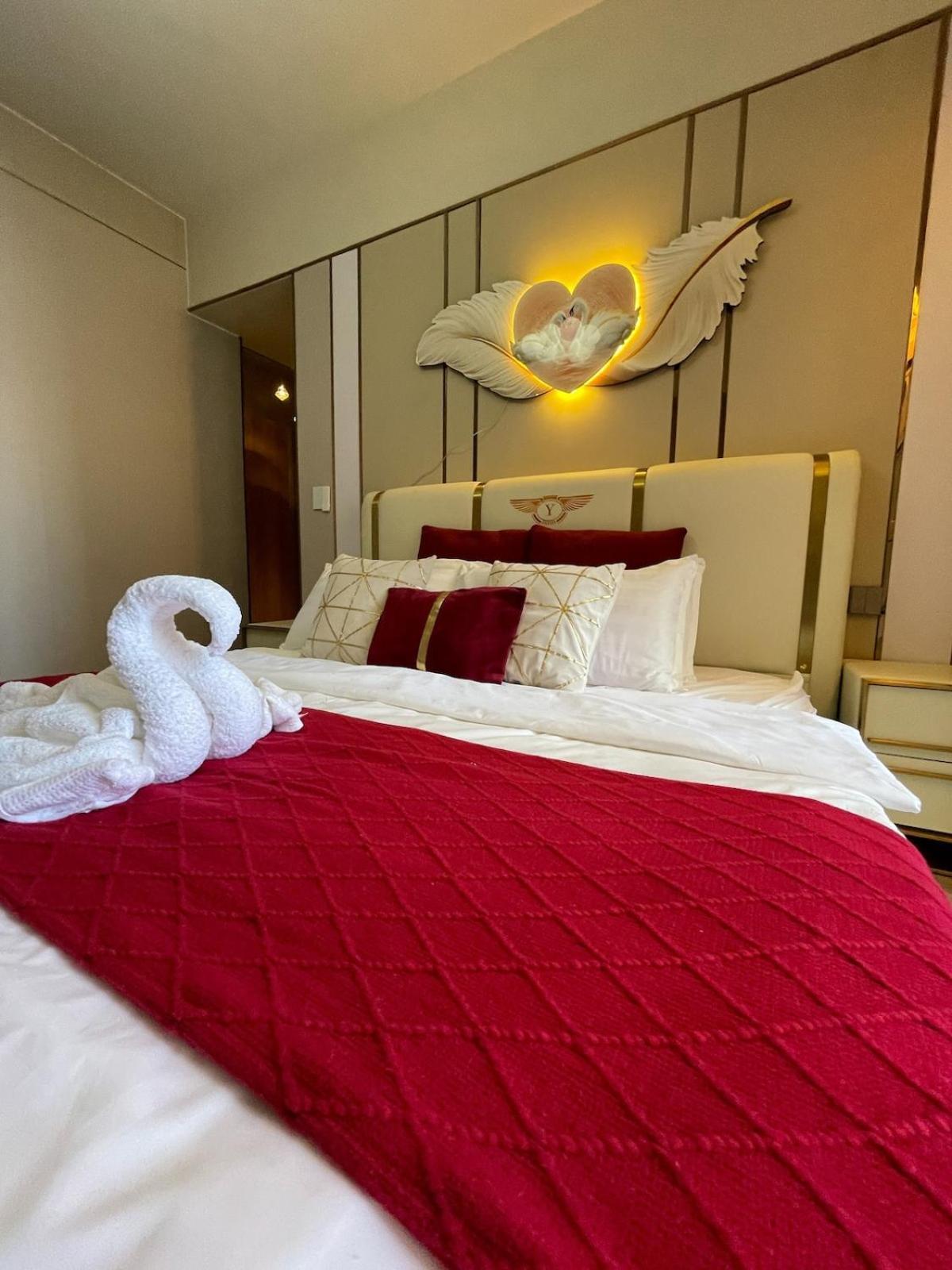 Cozy 3br In Bay Near Okada Ii 12pax * Manila