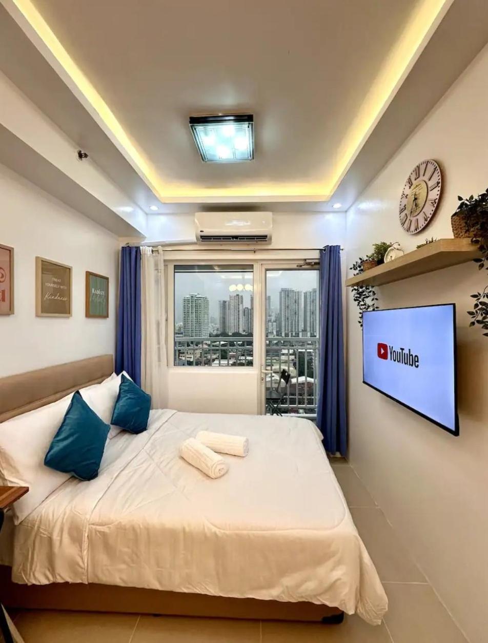 Unit With Balcony In Apartment