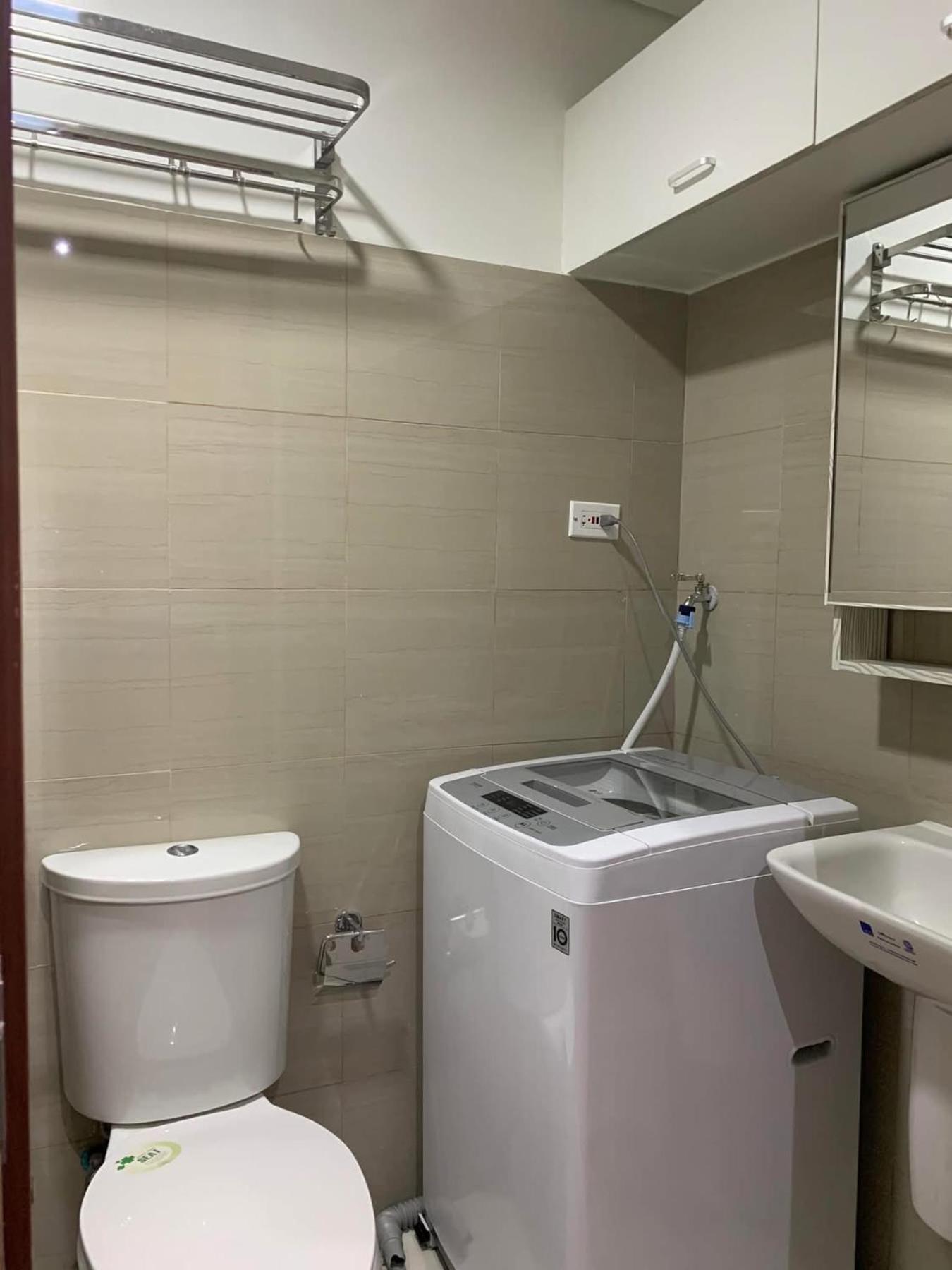 Posh 1 Bedroom Unit+ Netflix*wifi @ Shore 2 Apartment