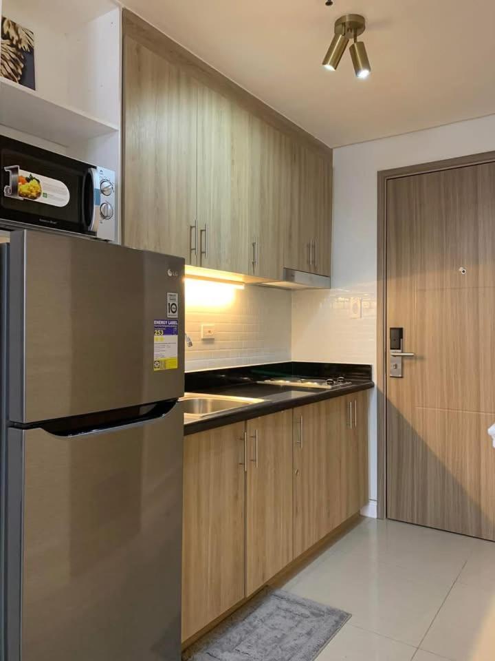 Posh 1 Bedroom Unit+ Netflix*wifi @ Shore 2 Apartment *