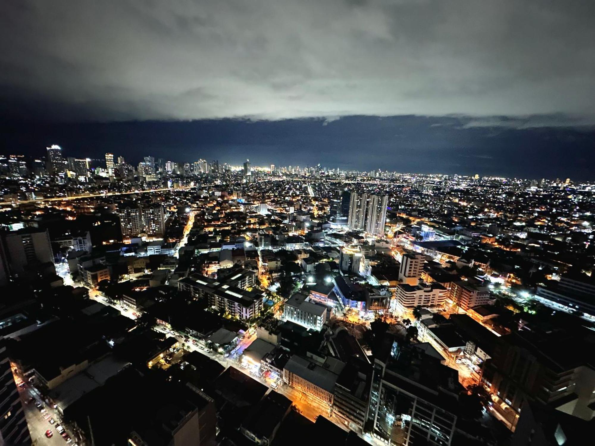 Comfy Makati Wifi, Netflix And Apartment Manila