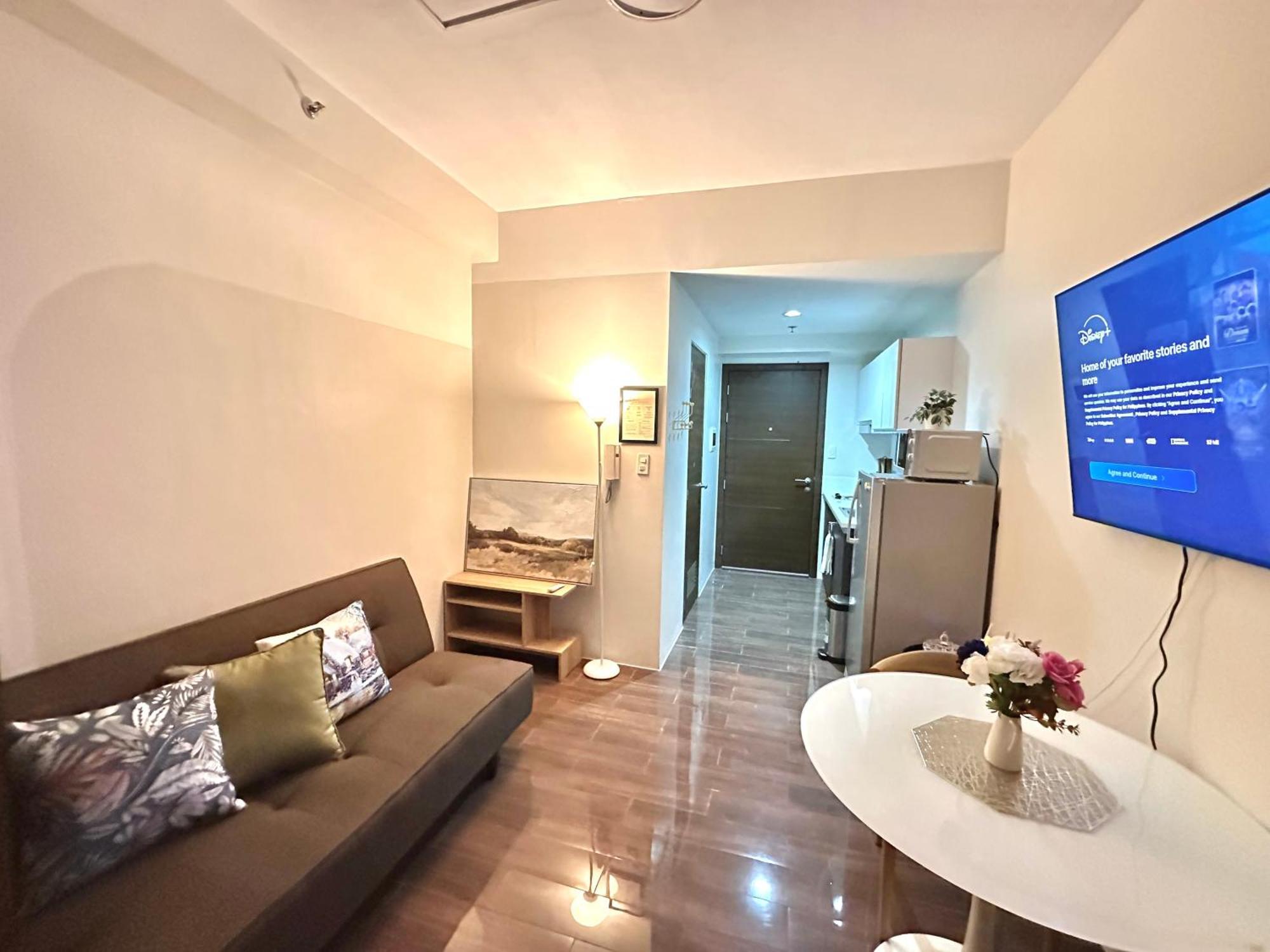 Comfy Makati Wifi, Netflix And * Manila