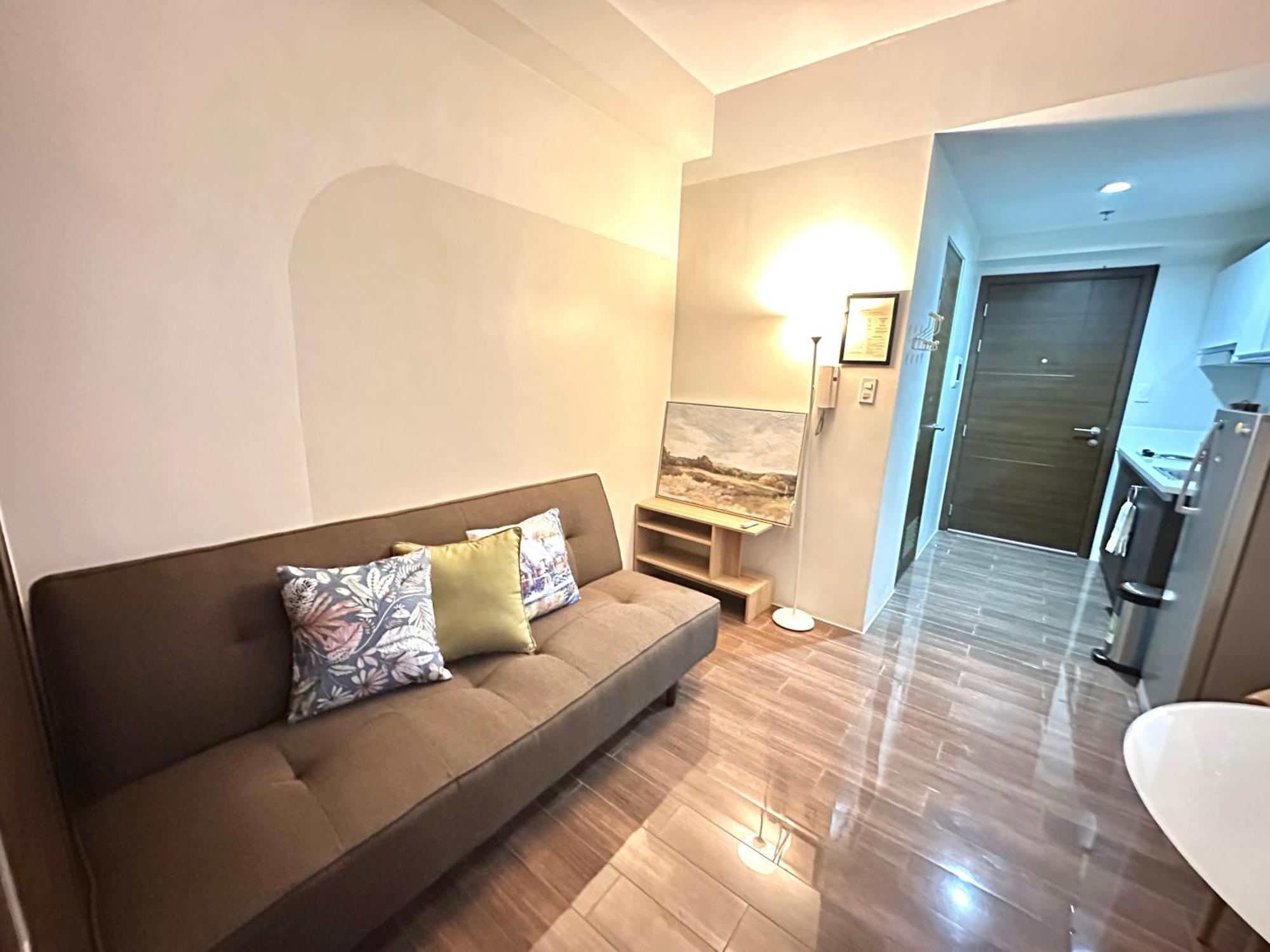 Apartment Comfy Makati Wifi, Netflix And Manila
