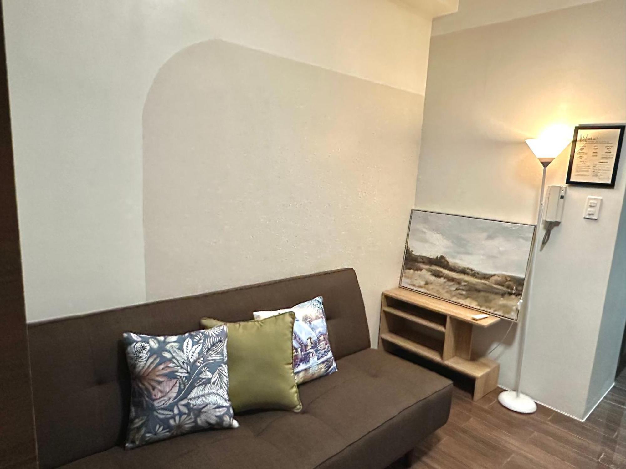 Comfy Makati Wifi, Netflix And * Manila