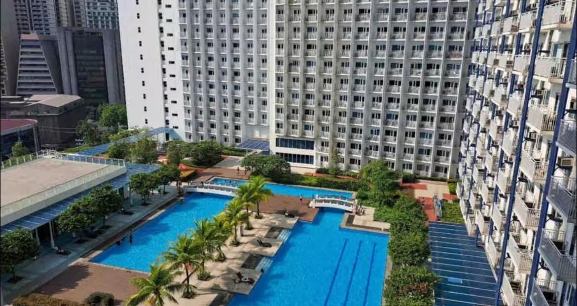 Luxury In The Makati Skyline