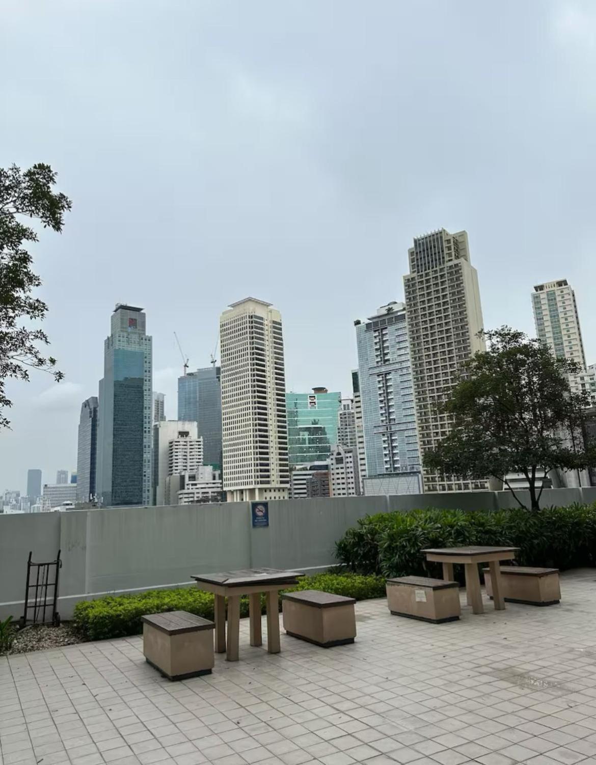 Apartment Luxury In The Makati Skyline Manila