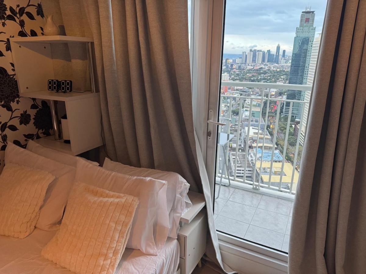 Luxury In The Makati Skyline *