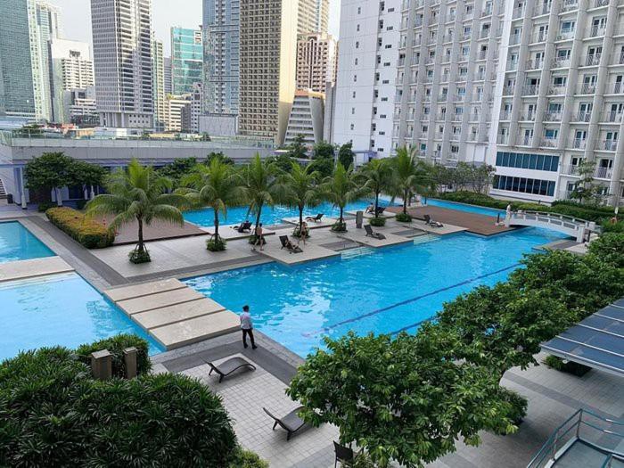 Luxury In The Makati Skyline Apartment