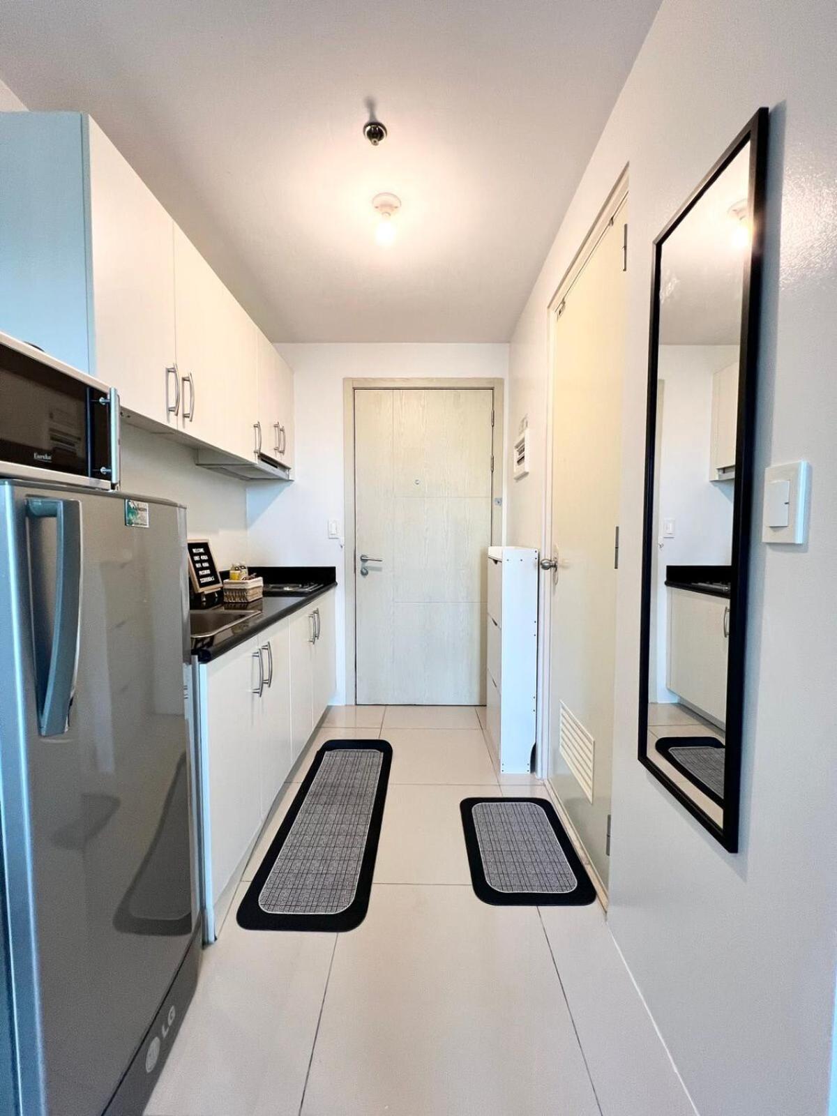 Luxury In The Makati Skyline Apartment *