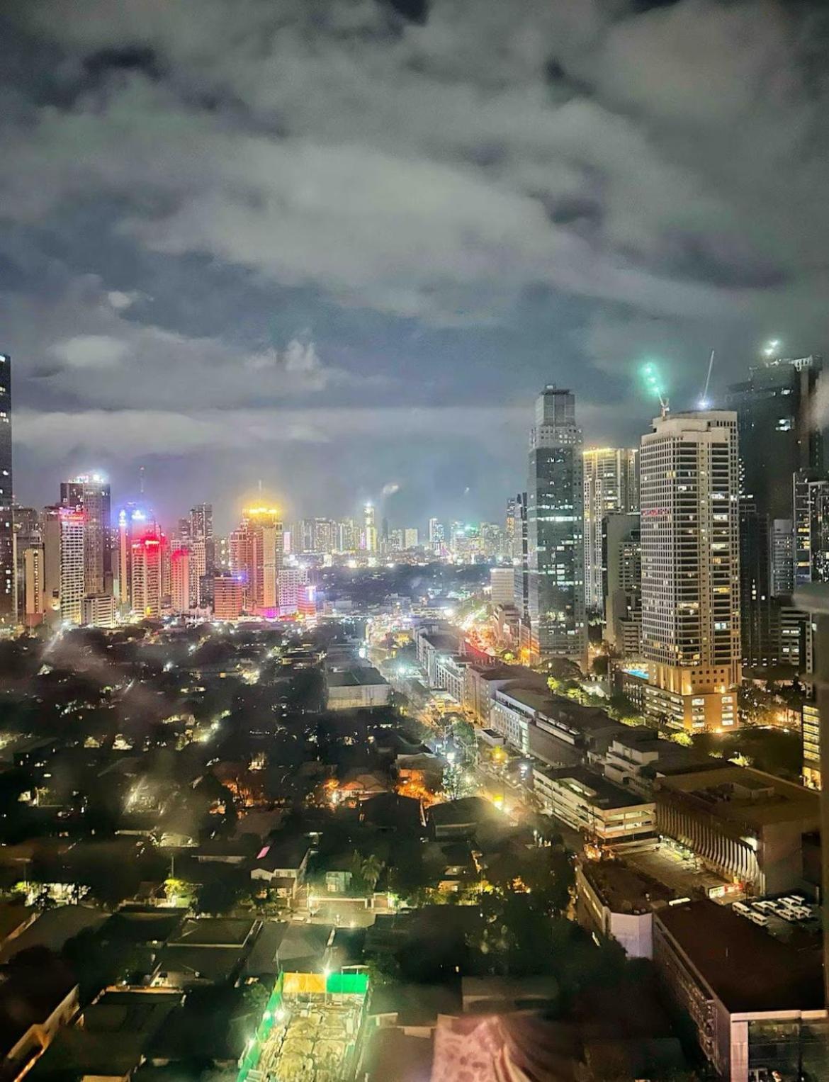 Luxury In The Makati Skyline * Manila